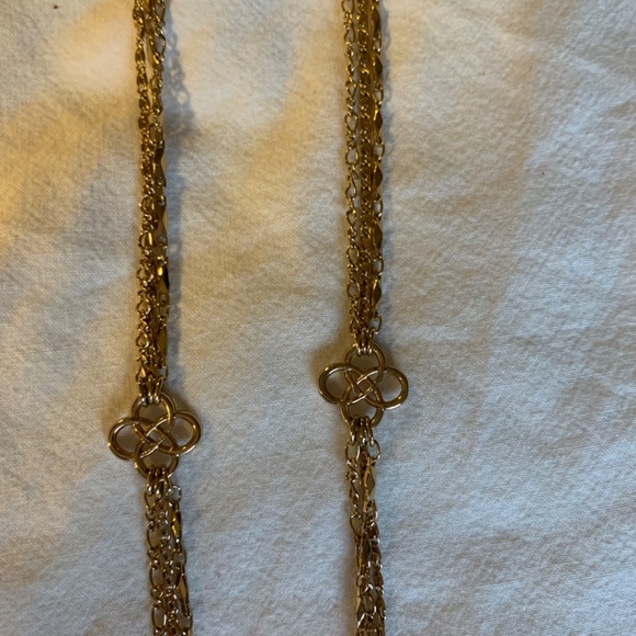 Classic gold layering necklace - Picture 3 of 3